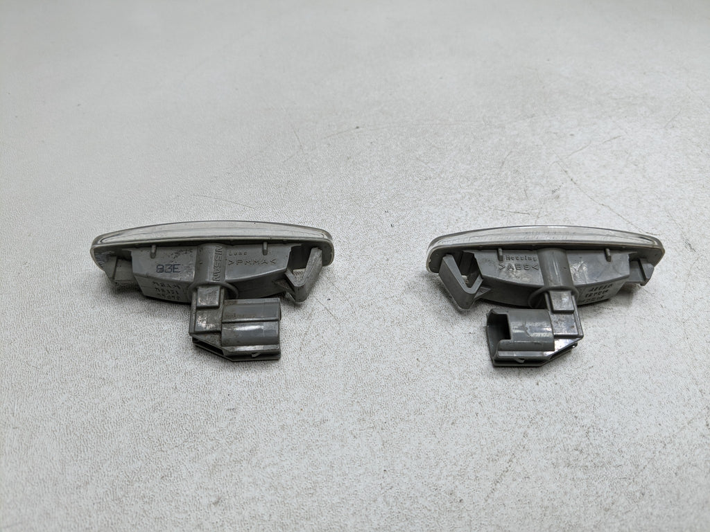 06 - 10 INFINITI M35 OEM SIDE MARKER LIGHT FENDER MOUNTED FITS LEFT AND RIGHT