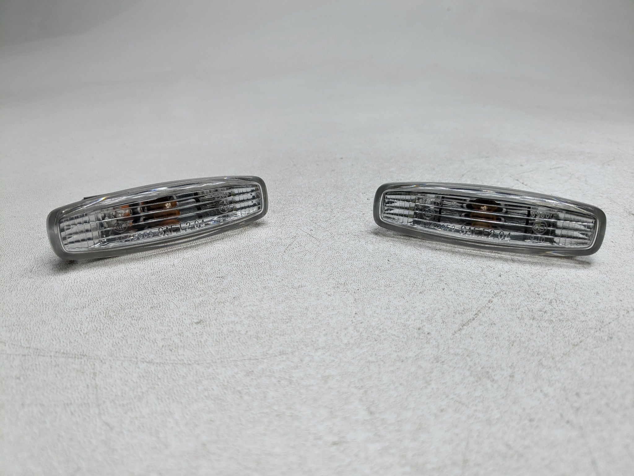 06 - 10 INFINITI M35 OEM SIDE MARKER LIGHT FENDER MOUNTED FITS LEFT AND RIGHT