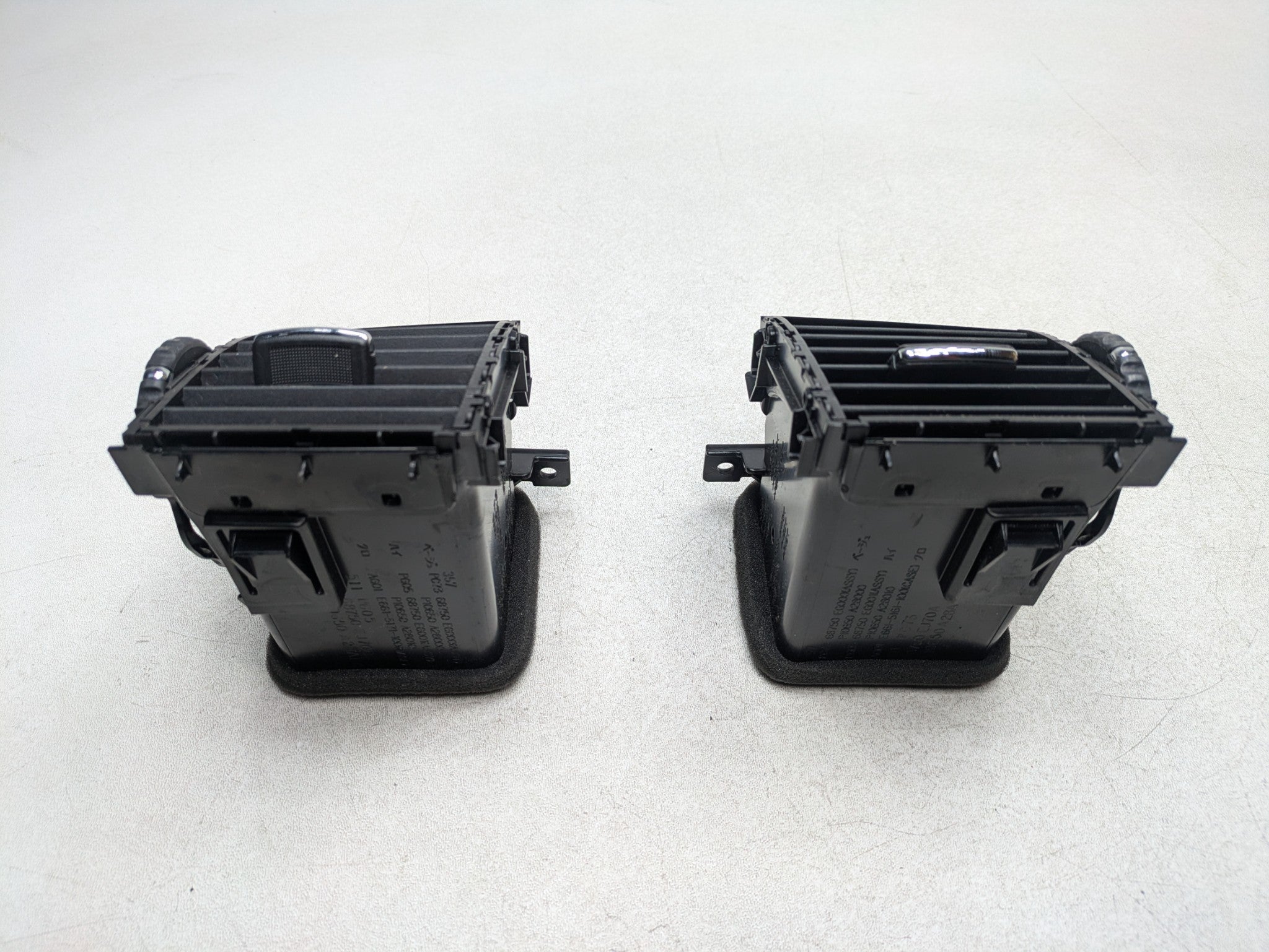 06 - 10 INFINITI M35 OEM AC AIR CONDITIONING VENT SET FRONT DASH CENTER CONSOLE