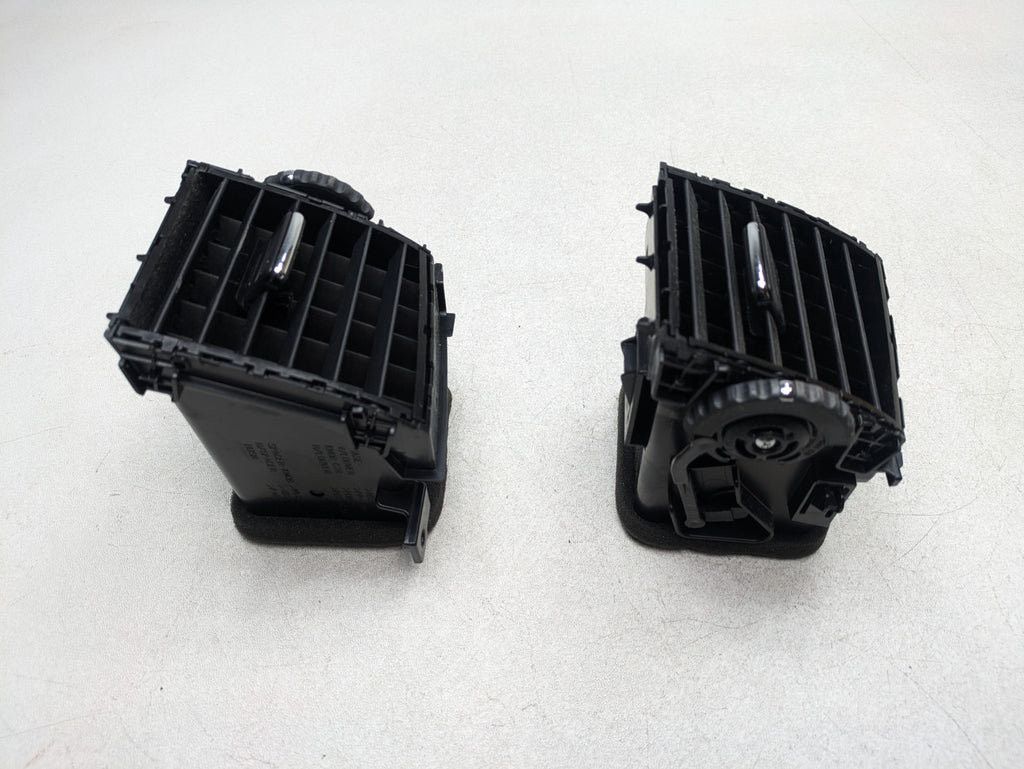 06 - 10 INFINITI M35 OEM AC AIR CONDITIONING VENT SET FRONT DASH CENTER CONSOLE