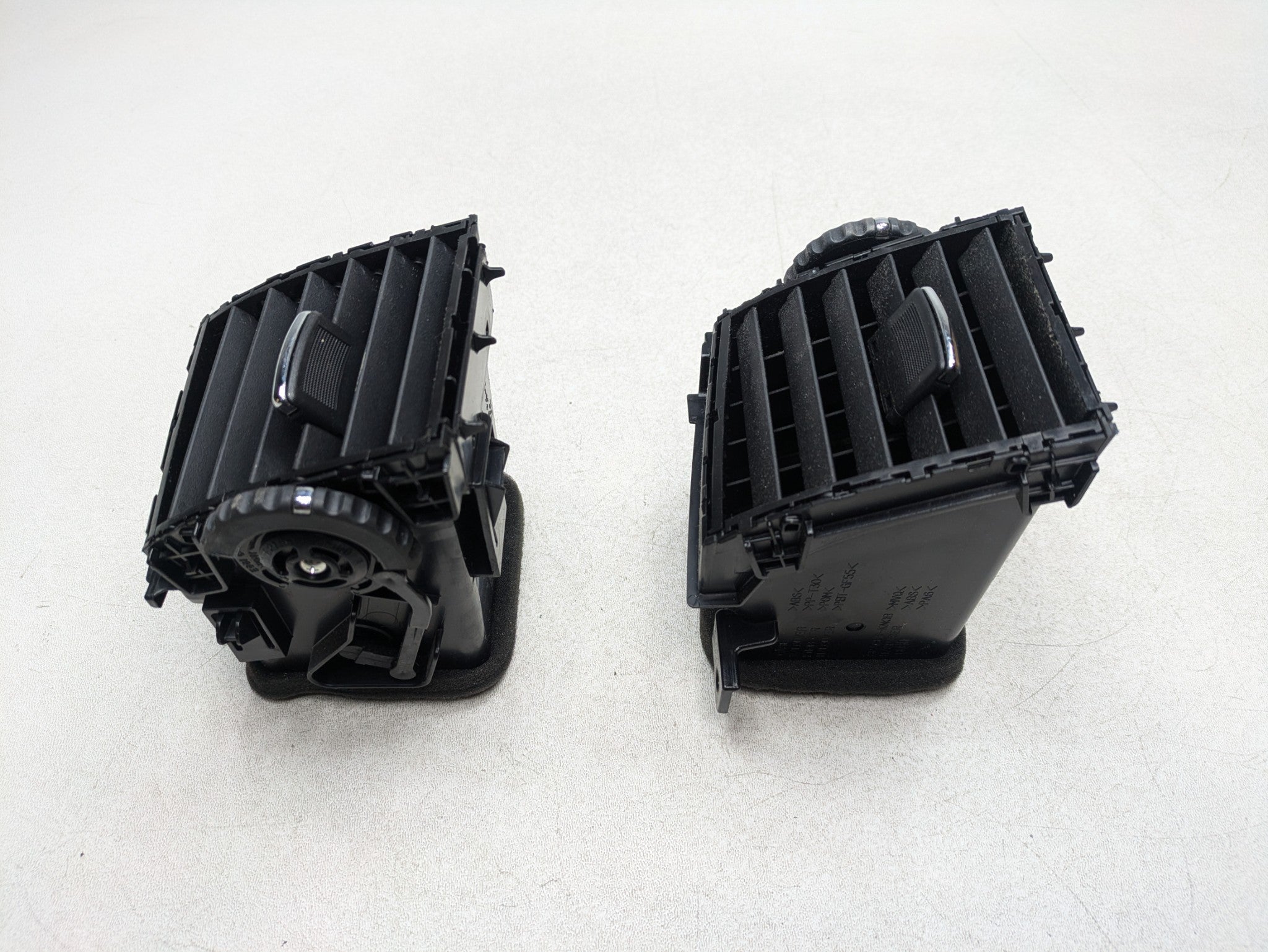 06 - 10 INFINITI M35 OEM AC AIR CONDITIONING VENT SET FRONT DASH CENTER CONSOLE