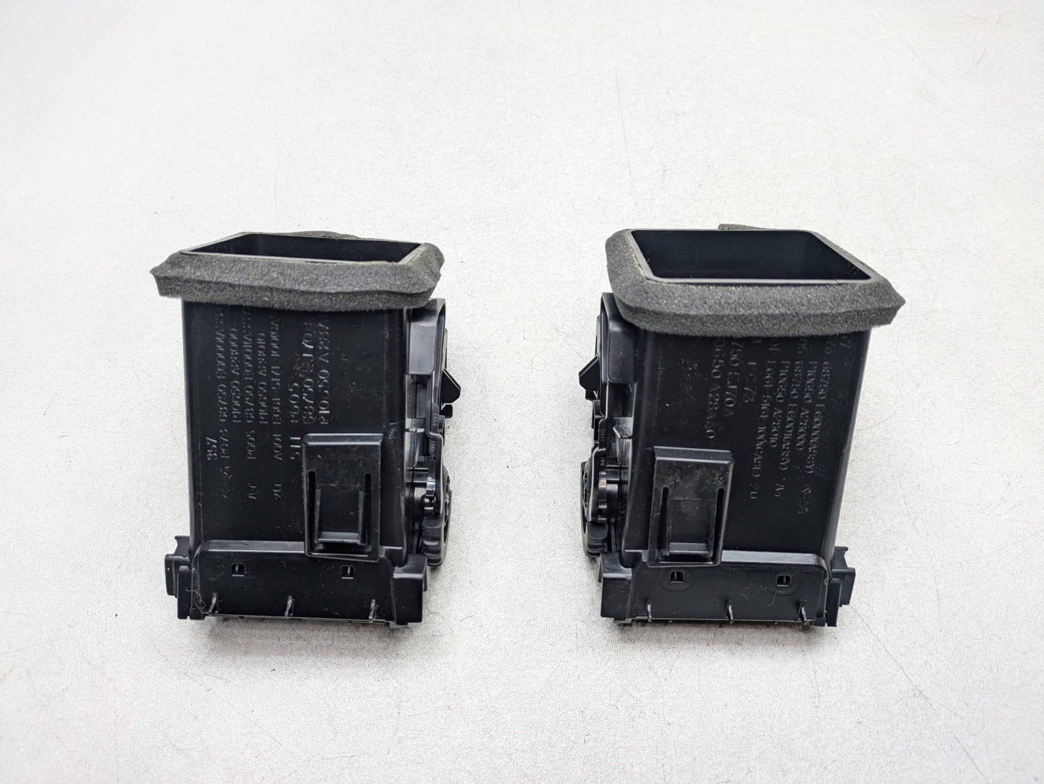 06 - 10 INFINITI M35 OEM AC AIR CONDITIONING VENT SET FRONT DASH CENTER CONSOLE