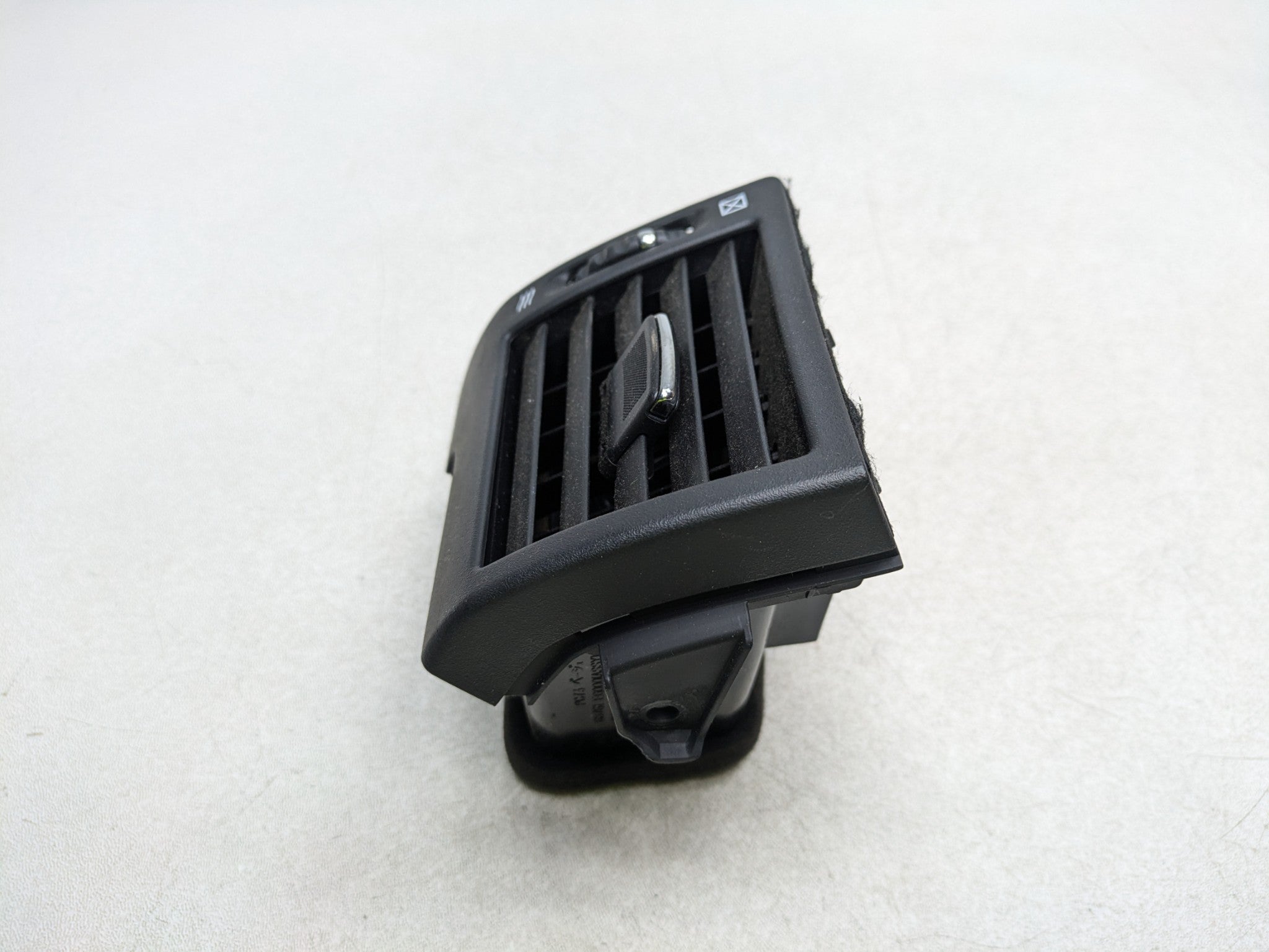 06 - 10 INFINITI M35 OEM AC AIR CONDITIONING VENT GRILLE FRONT LEFT DRIVER SIDE