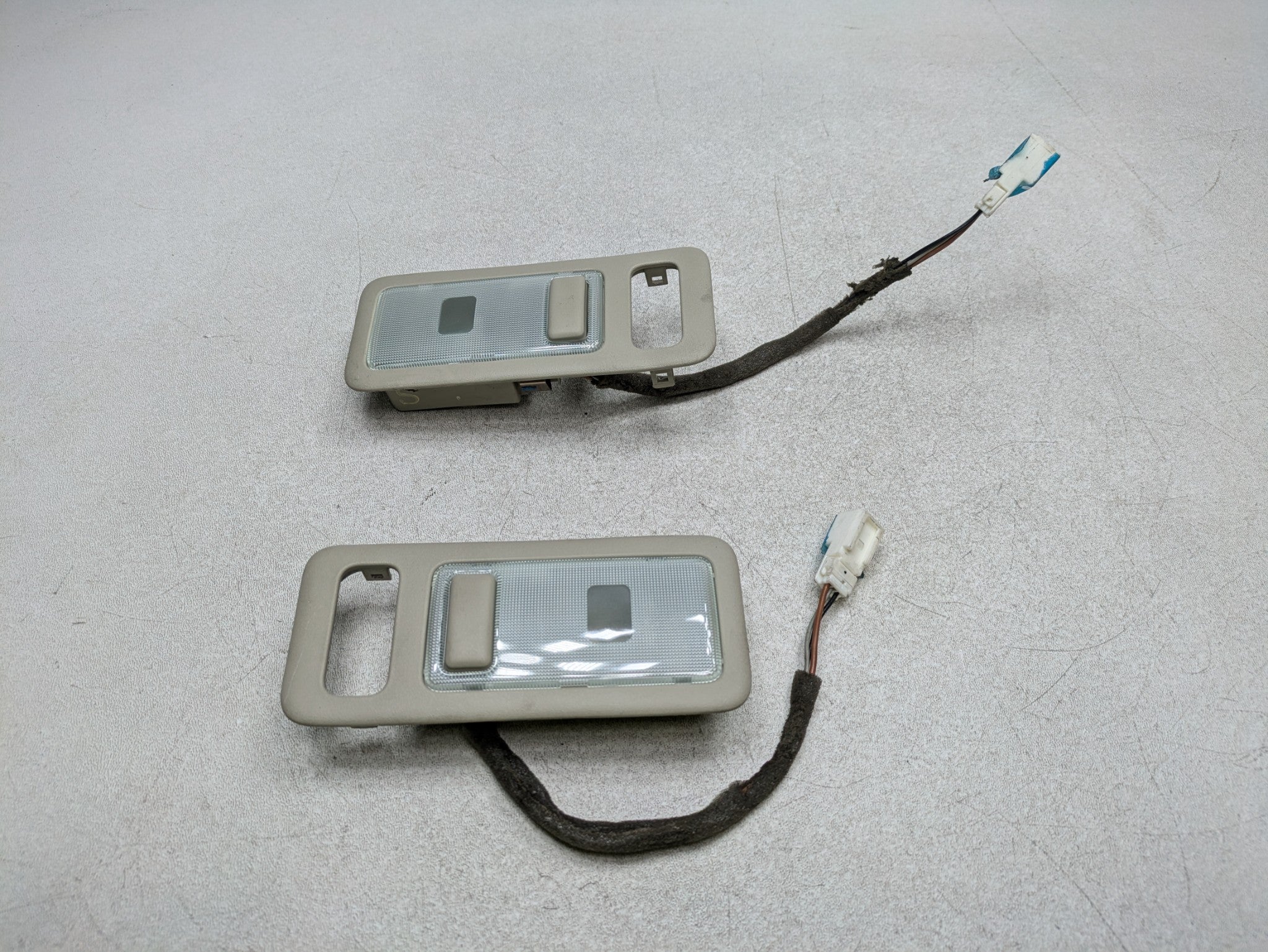 06 - 10 INFINITI M35 OEM OVERHEAD INTERIOR DOME LIGHT SET REAR LEFT AND RIGHT