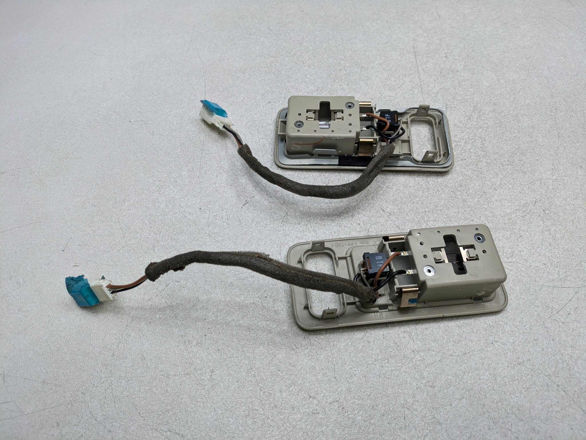 06 - 10 INFINITI M35 OEM OVERHEAD INTERIOR DOME LIGHT SET REAR LEFT AND RIGHT