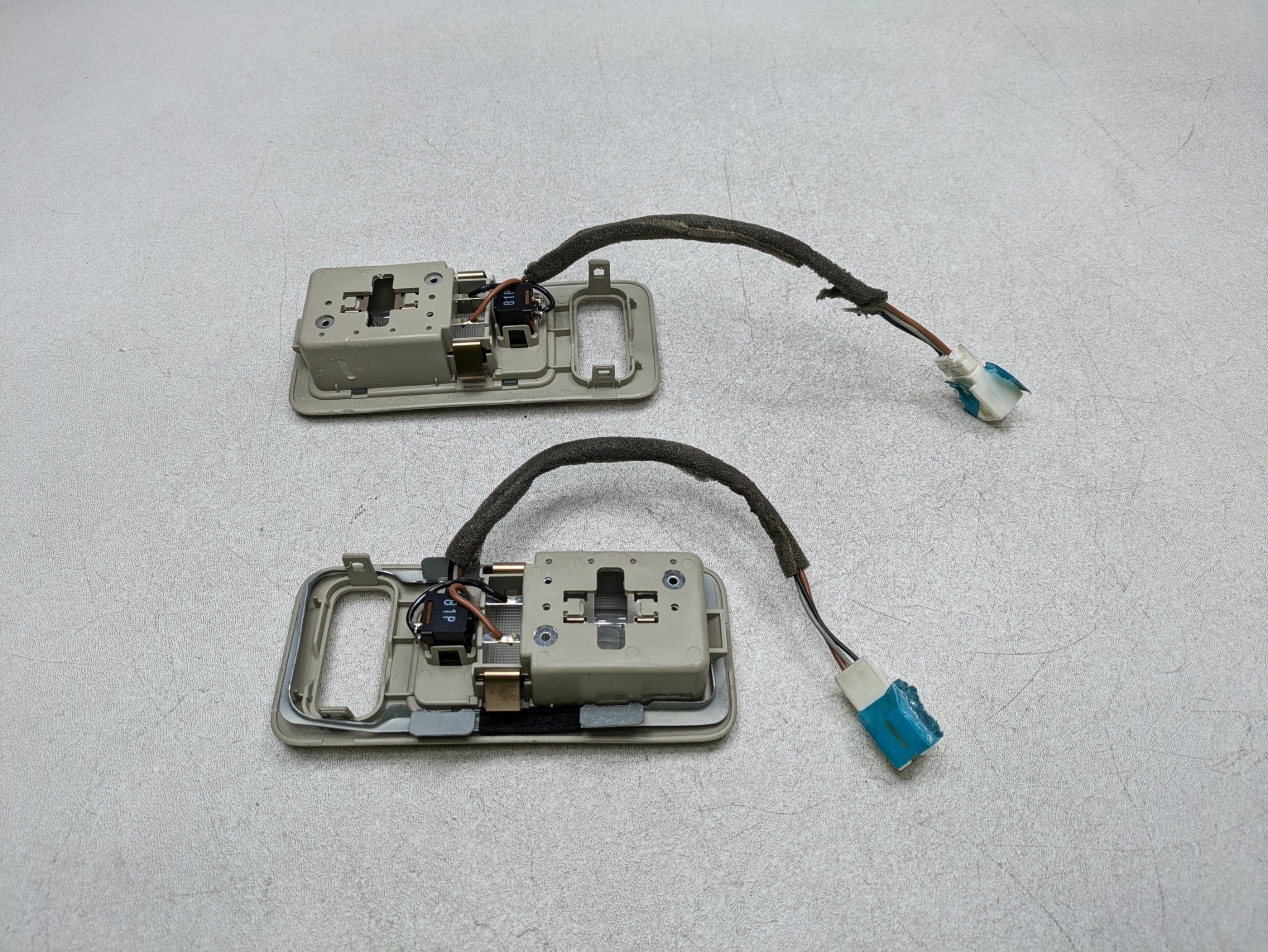 06 - 10 INFINITI M35 OEM OVERHEAD INTERIOR DOME LIGHT SET REAR LEFT AND RIGHT