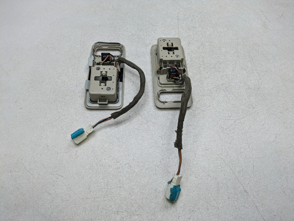 06 - 10 INFINITI M35 OEM OVERHEAD INTERIOR DOME LIGHT SET REAR LEFT AND RIGHT