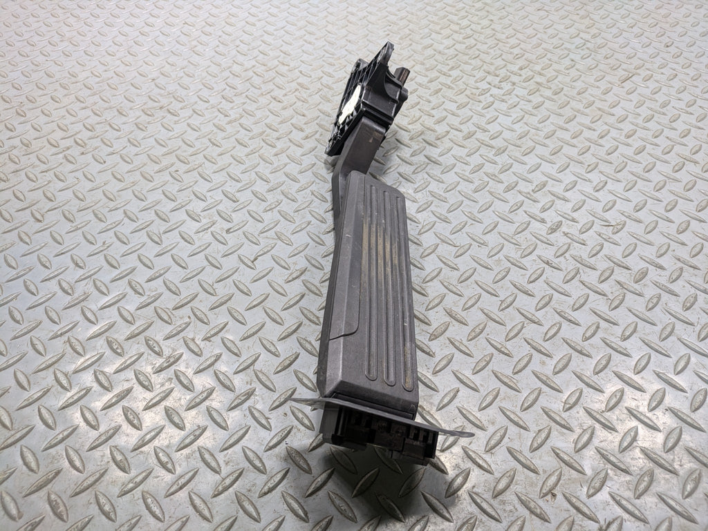 06 - 10 INFINITI M35 OEM GAS ACCELERATOR THROTTLE FOOT PEDAL LEVER WITH SENSOR