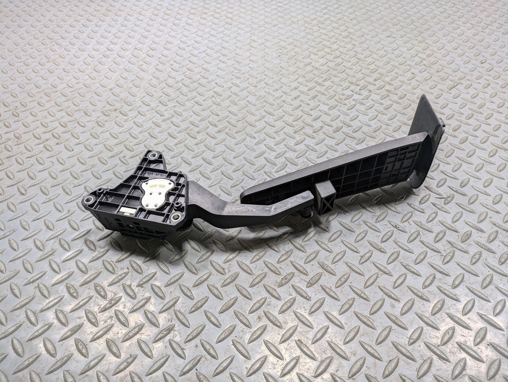 06 - 10 INFINITI M35 OEM GAS ACCELERATOR THROTTLE FOOT PEDAL LEVER WITH SENSOR