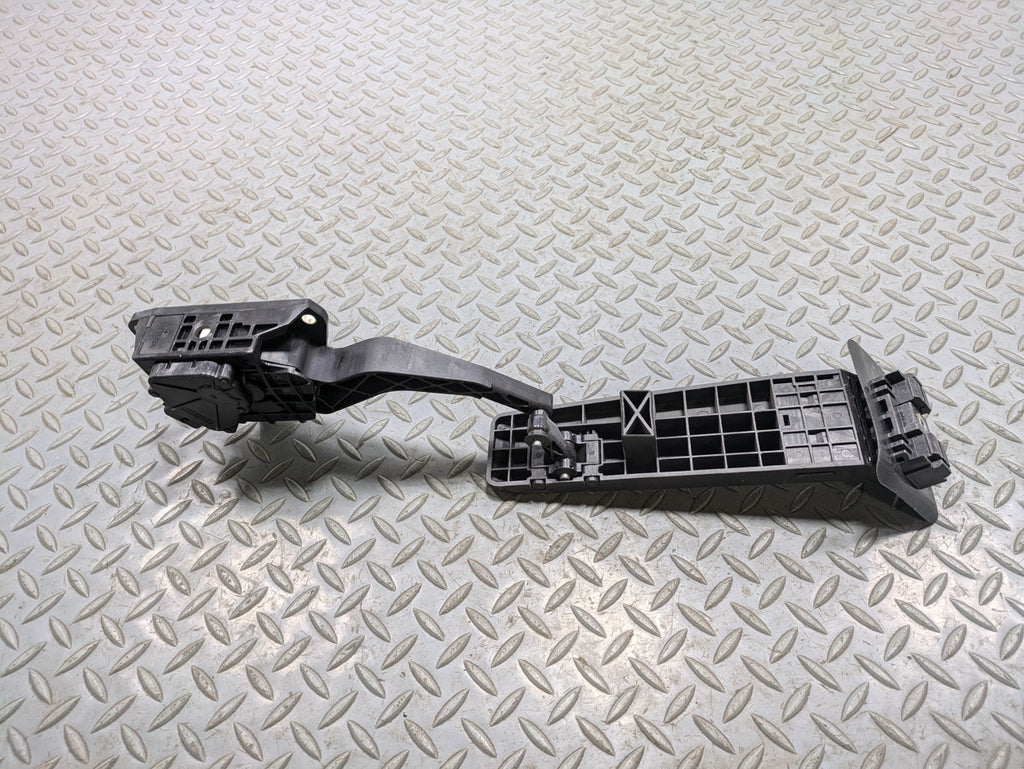 06 - 10 INFINITI M35 OEM GAS ACCELERATOR THROTTLE FOOT PEDAL LEVER WITH SENSOR
