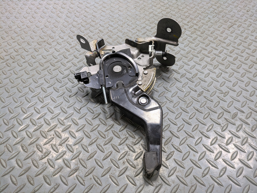 06 - 10 INFINITI M35 OEM EMERGENCY PARKING BRAKE STOP FOOT PEDAL WITH BRACKET
