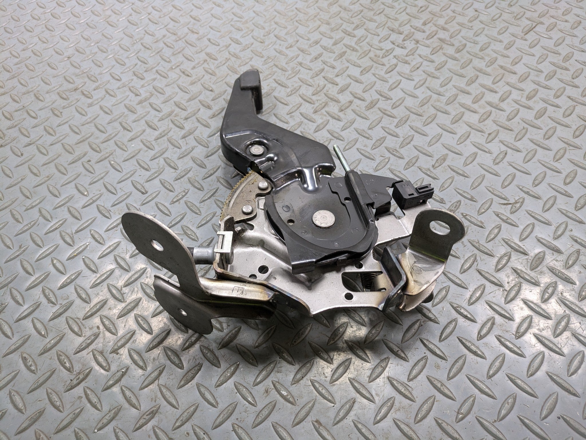 06 - 10 INFINITI M35 OEM EMERGENCY PARKING BRAKE STOP FOOT PEDAL WITH BRACKET