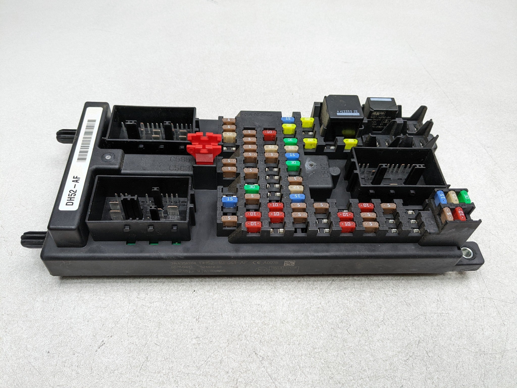 2008 - 2015 LAND ROVER LR2 OEM CABIN FUSE RELAY JUNCTION BOX MODULE UNIT