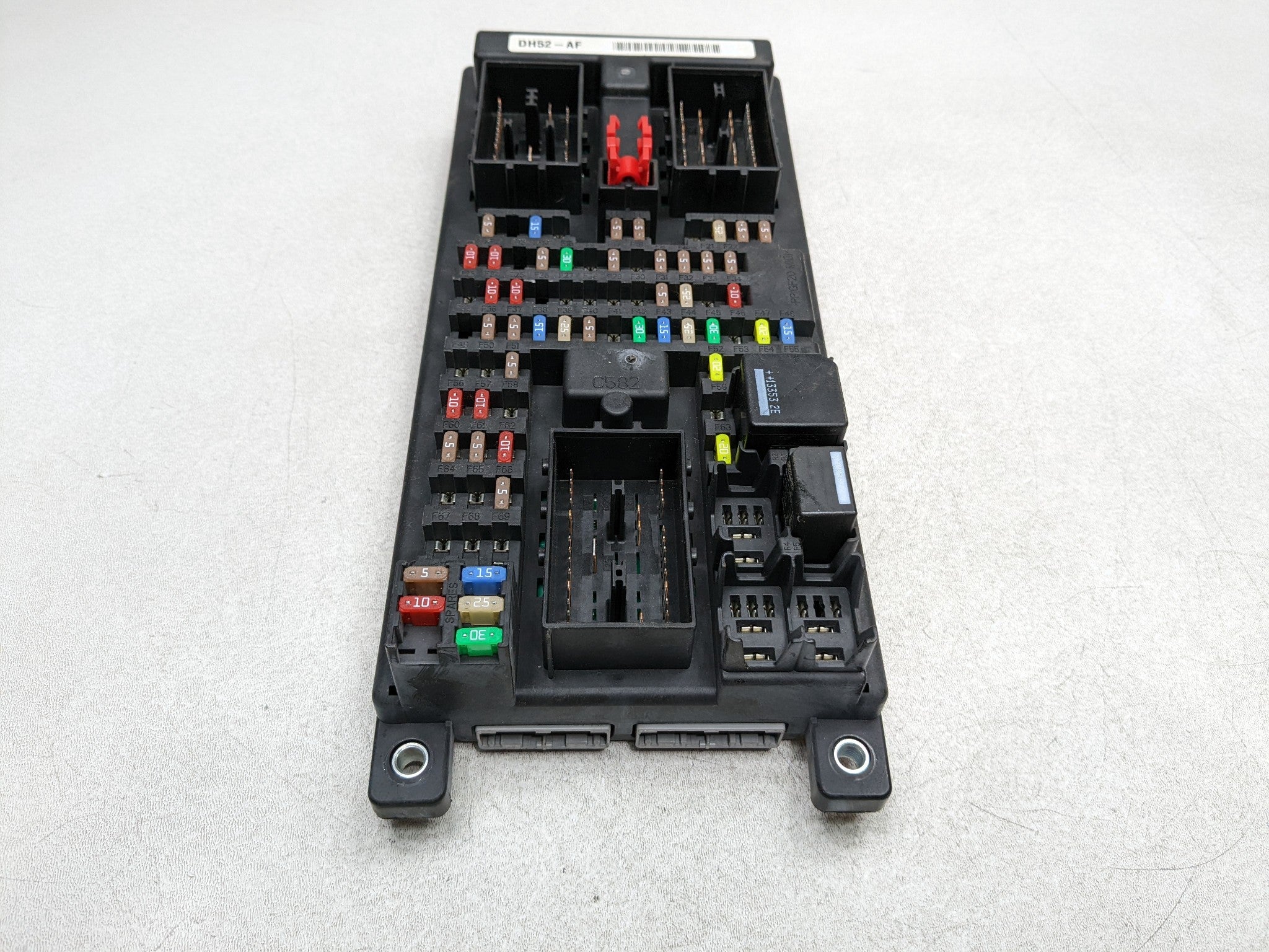 2008 - 2015 LAND ROVER LR2 OEM CABIN FUSE RELAY JUNCTION BOX MODULE UNIT