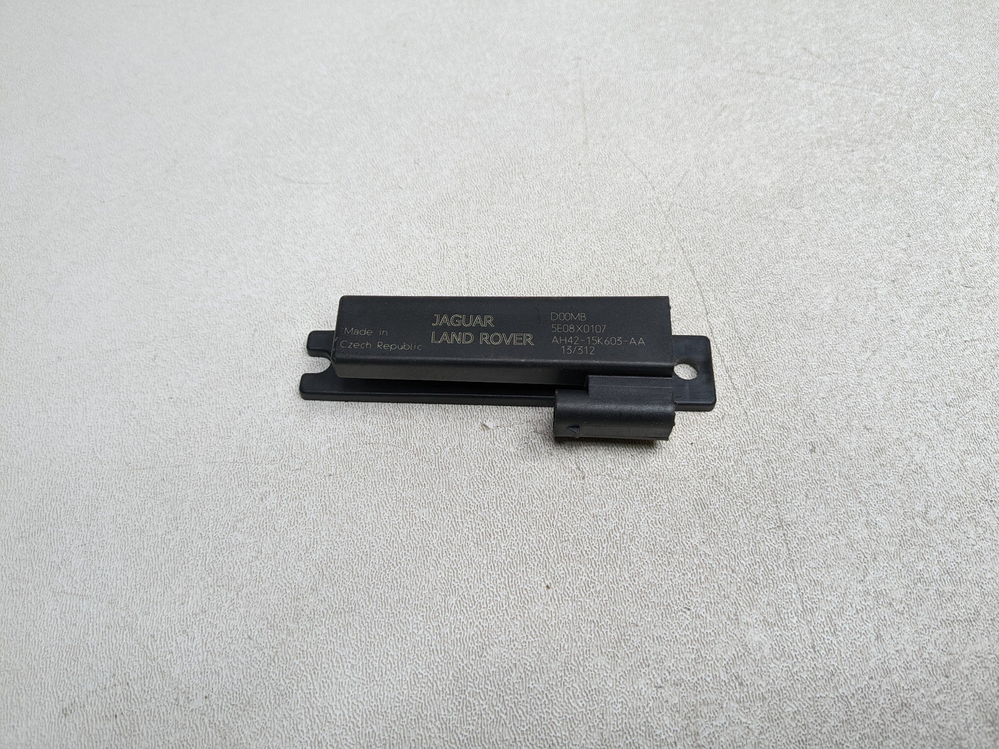 2008 - 2015 LAND ROVER LR2 OEM KEYLESS ENTRY ANTENNA CONTROL MODULE