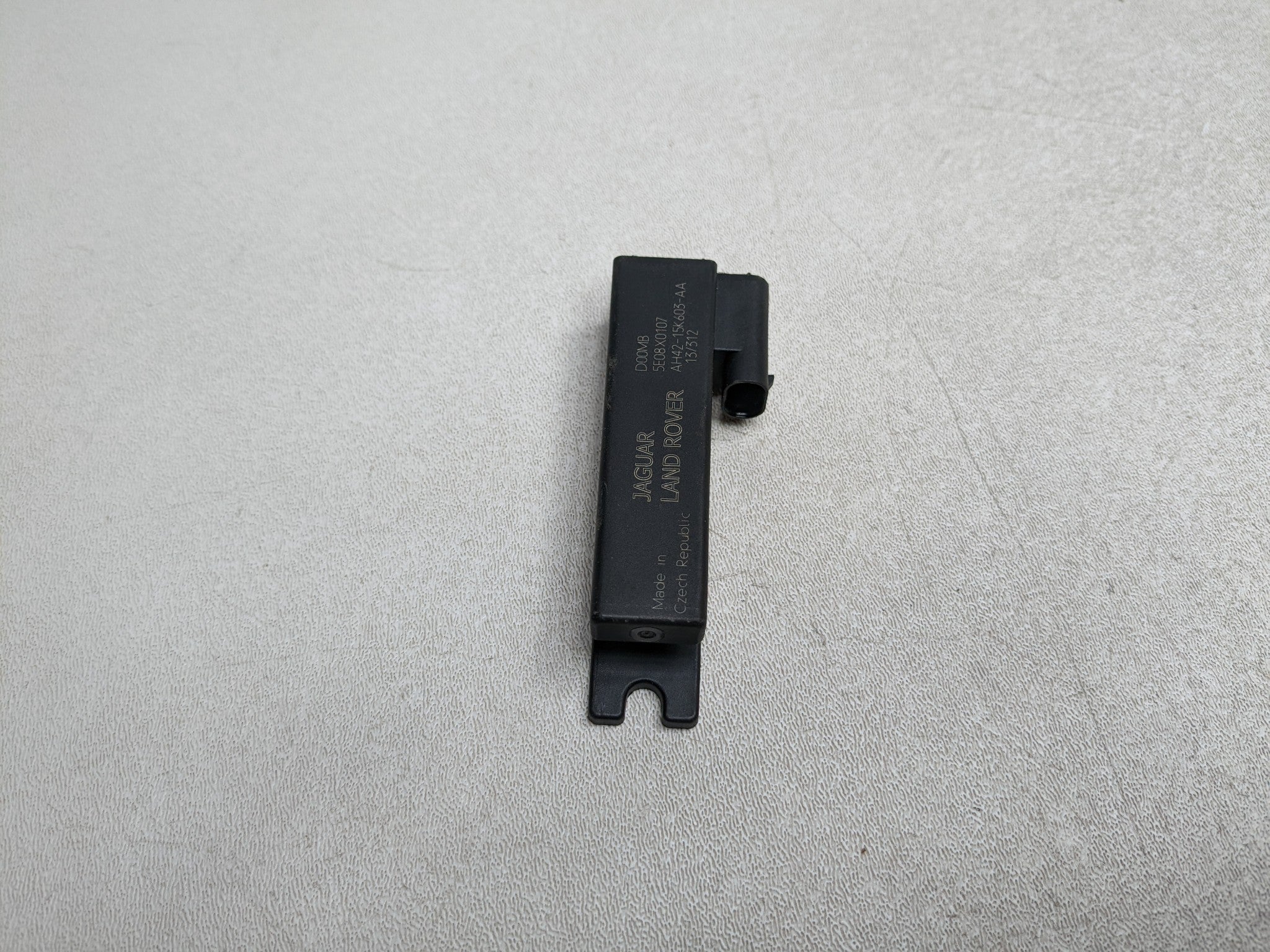 2008 - 2015 LAND ROVER LR2 OEM KEYLESS ENTRY ANTENNA CONTROL MODULE