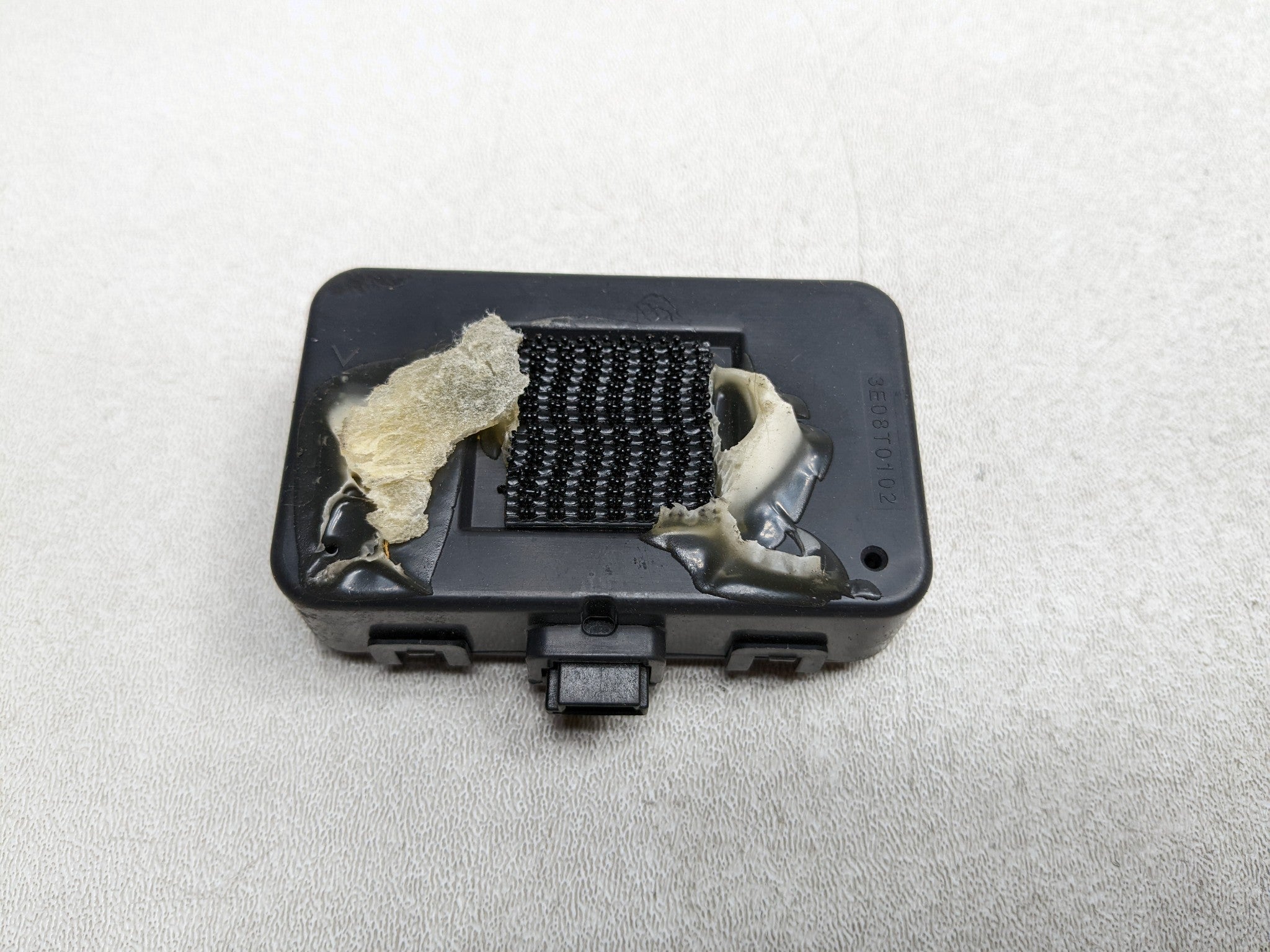 2008 - 2015 LAND ROVER LR2 OEM KEYLESS ENTRY ANTENNA RECEIVER MODULE