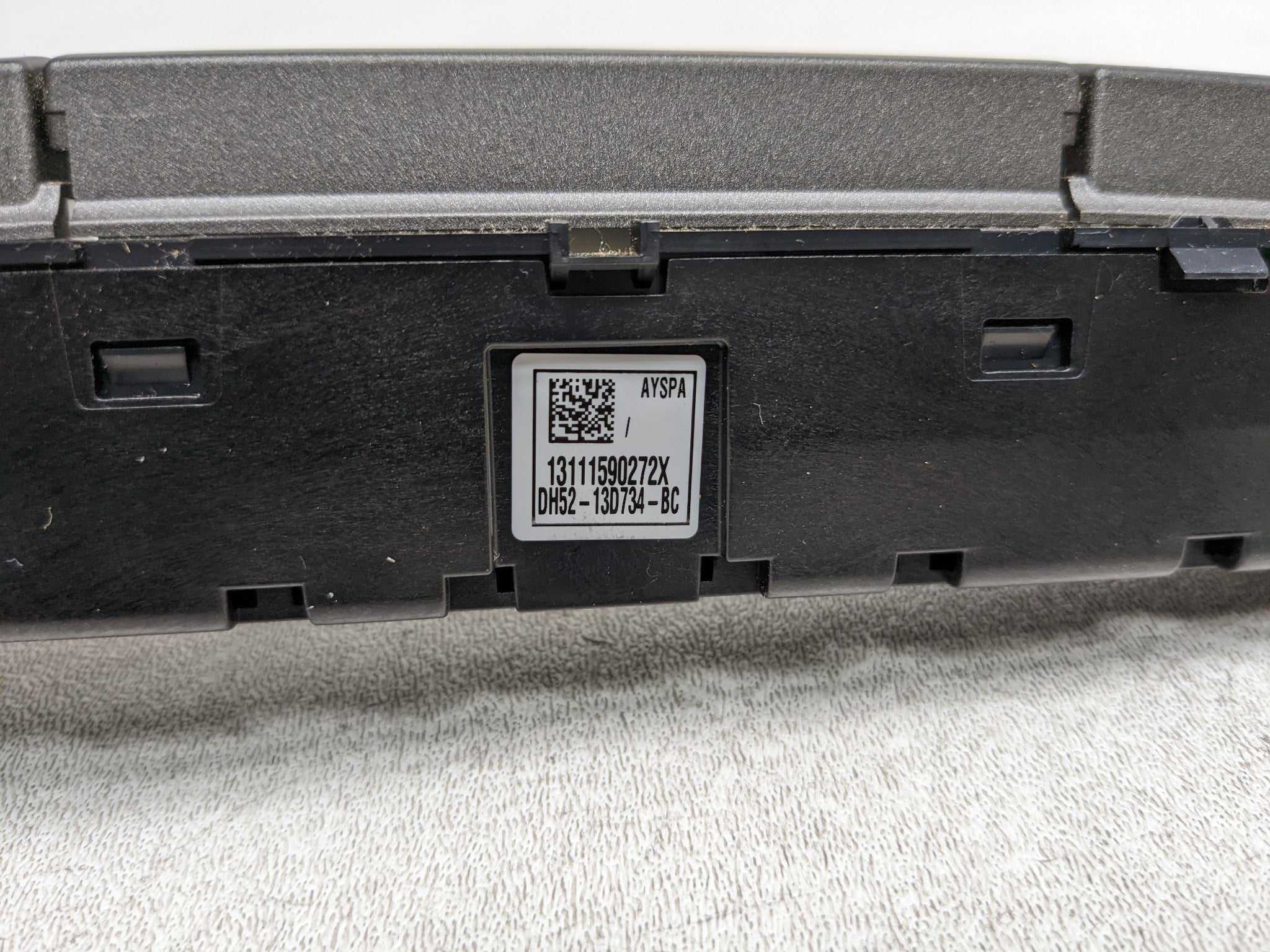 2008 - 2015 LAND ROVER LR2 OEM CENTER CONSOLE SWITCH CONTROL PANEL