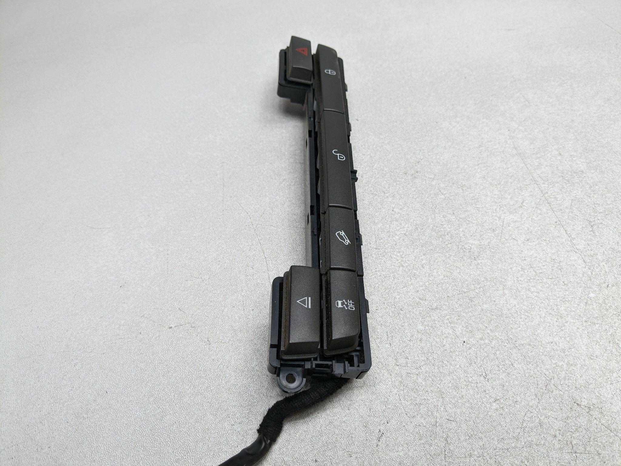 2008 - 2015 LAND ROVER LR2 OEM CENTER CONSOLE SWITCH CONTROL PANEL