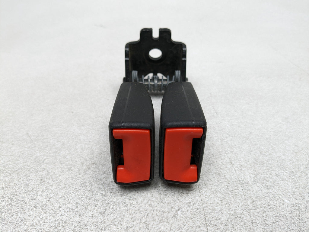 2008 - 2015 LAND ROVER LR2 OEM SEAT BELT BUCKLE SET REAR LEFT AND RIGHT SIDE