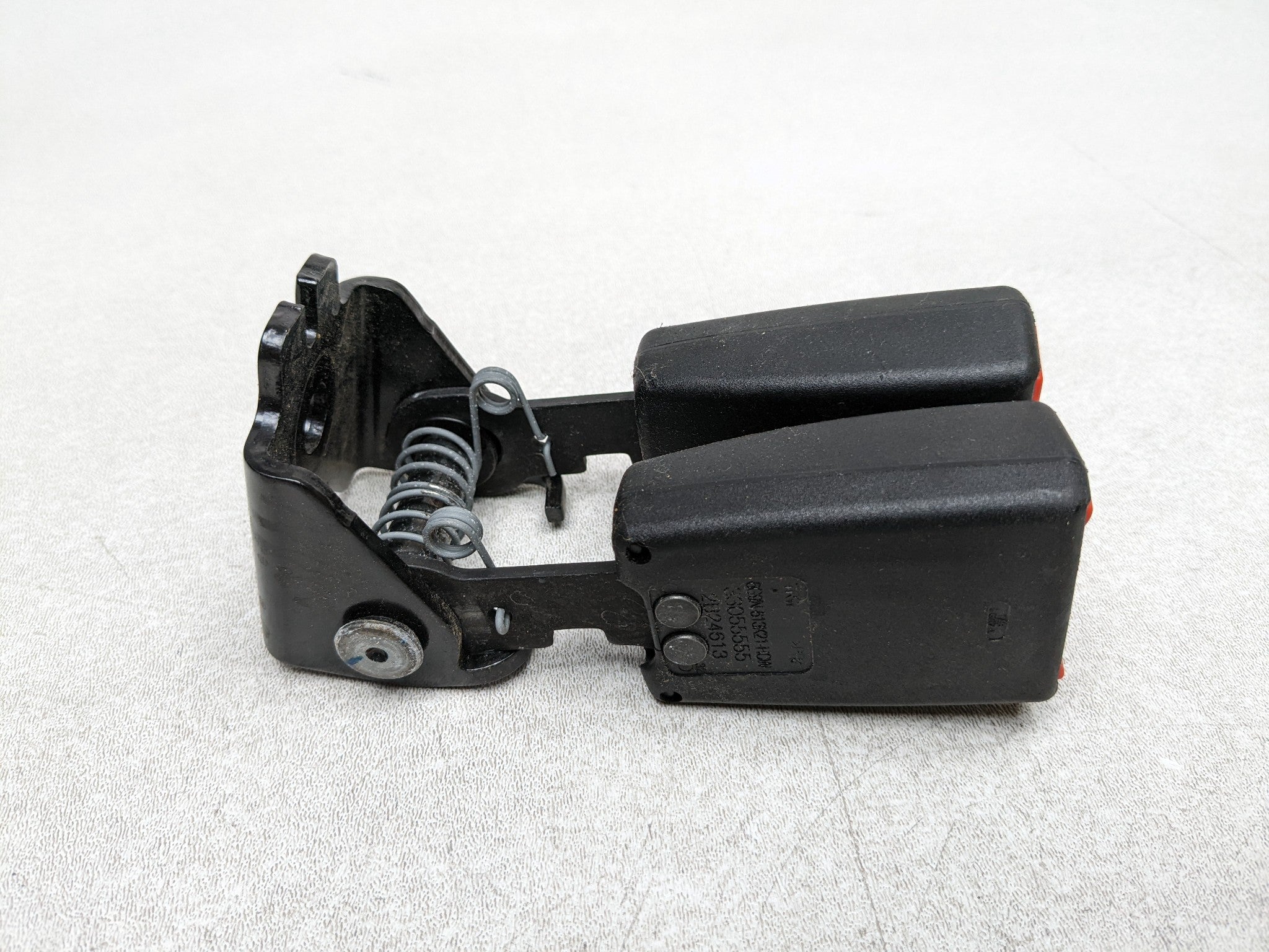 2008 - 2015 LAND ROVER LR2 OEM SEAT BELT BUCKLE SET REAR LEFT AND RIGHT SIDE