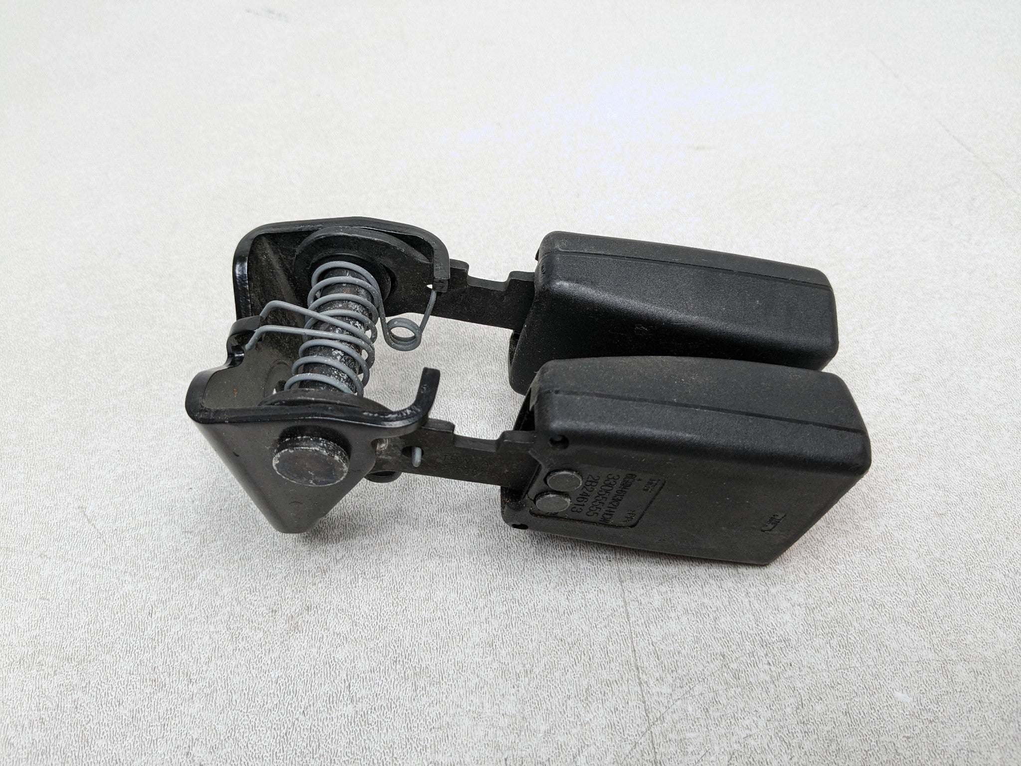 2008 - 2015 LAND ROVER LR2 OEM SEAT BELT BUCKLE SET REAR LEFT AND RIGHT SIDE