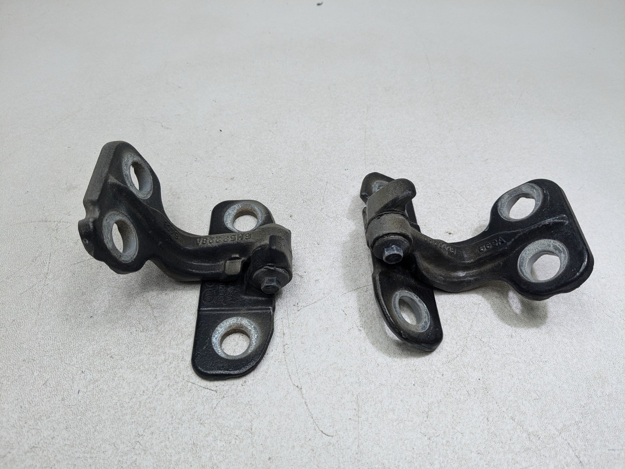 2008 - 2015 LAND ROVER LR2 OEM DOOR HINGES UPPER AND LOWER FRONT RIGHT SIDE