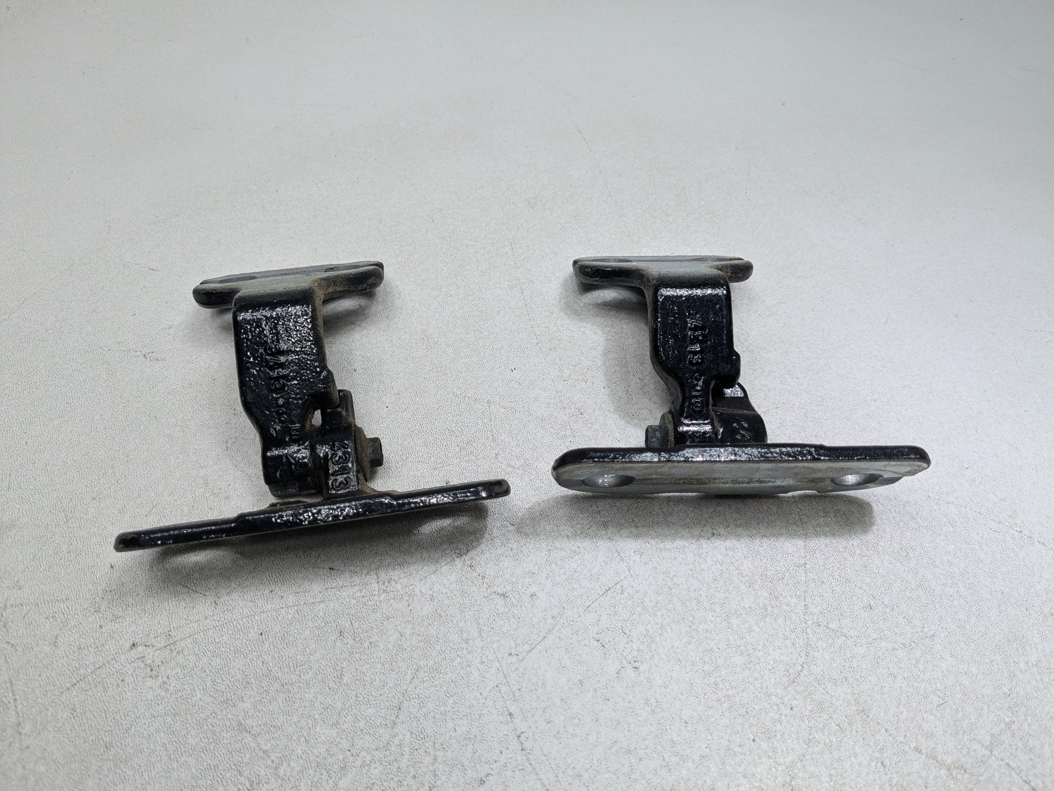 08 - 15 LAND ROVER LR2 OEM DOOR HINGES UPPER AND LOWER REAR RIGHT PASSENGER SIDE