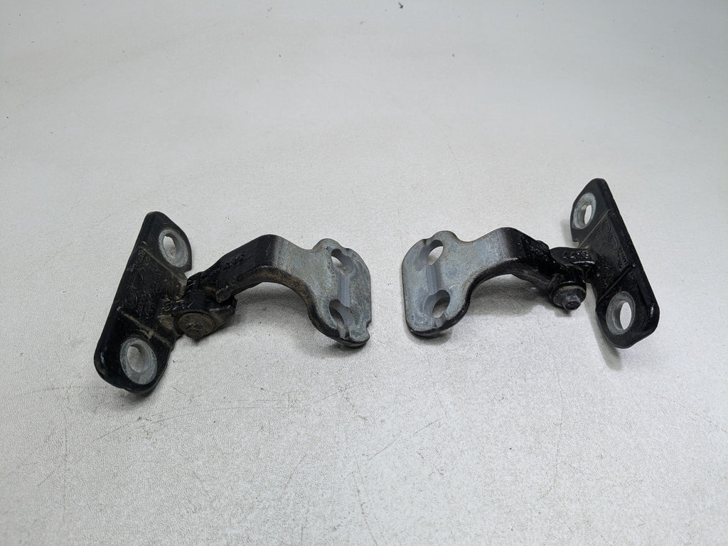 08 - 15 LAND ROVER LR2 OEM DOOR HINGES UPPER AND LOWER REAR RIGHT PASSENGER SIDE