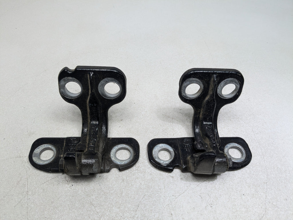 08 - 15 LAND ROVER LR2 OEM DOOR HINGES UPPER AND LOWER REAR RIGHT PASSENGER SIDE