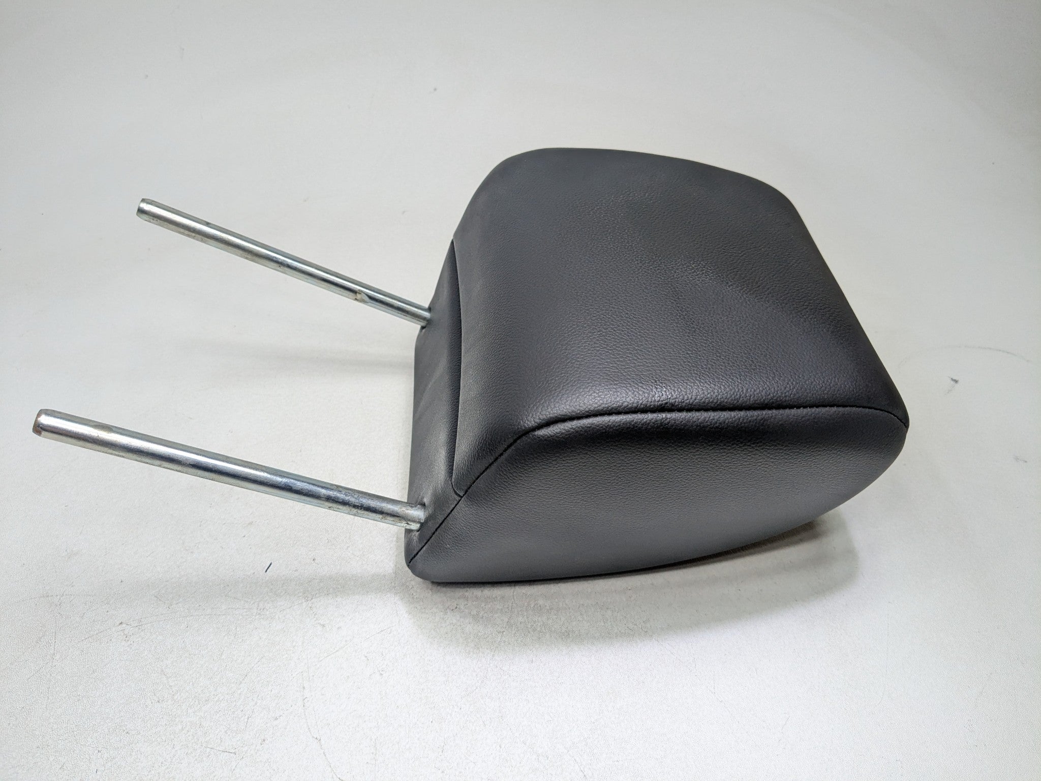 08 - 15 LAND ROVER LR2 OEM SEAT HEADREST LEATHER BLACK FRONT LEFT DRIVER SIDE