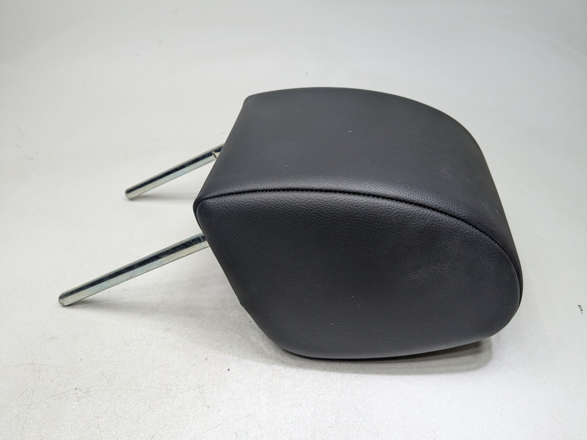 08 - 15 LAND ROVER LR2 OEM SEAT HEADREST LEATHER BLACK FRONT RIGHT SIDE