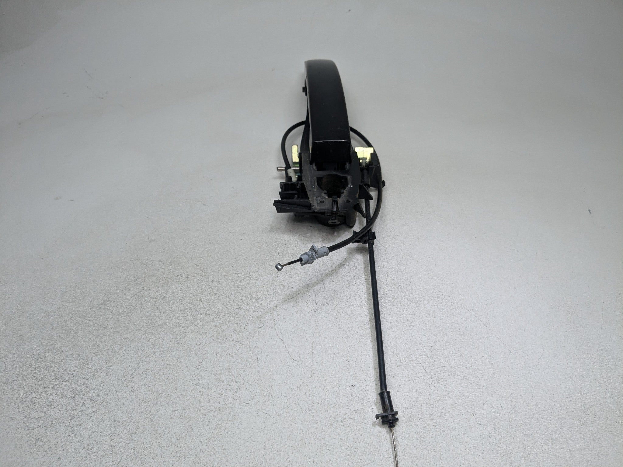 2008 - 2015 LAND ROVER LR2 OEM EXTERIOR DOOR HANDLE FRONT LEFT DRIVER SIDE