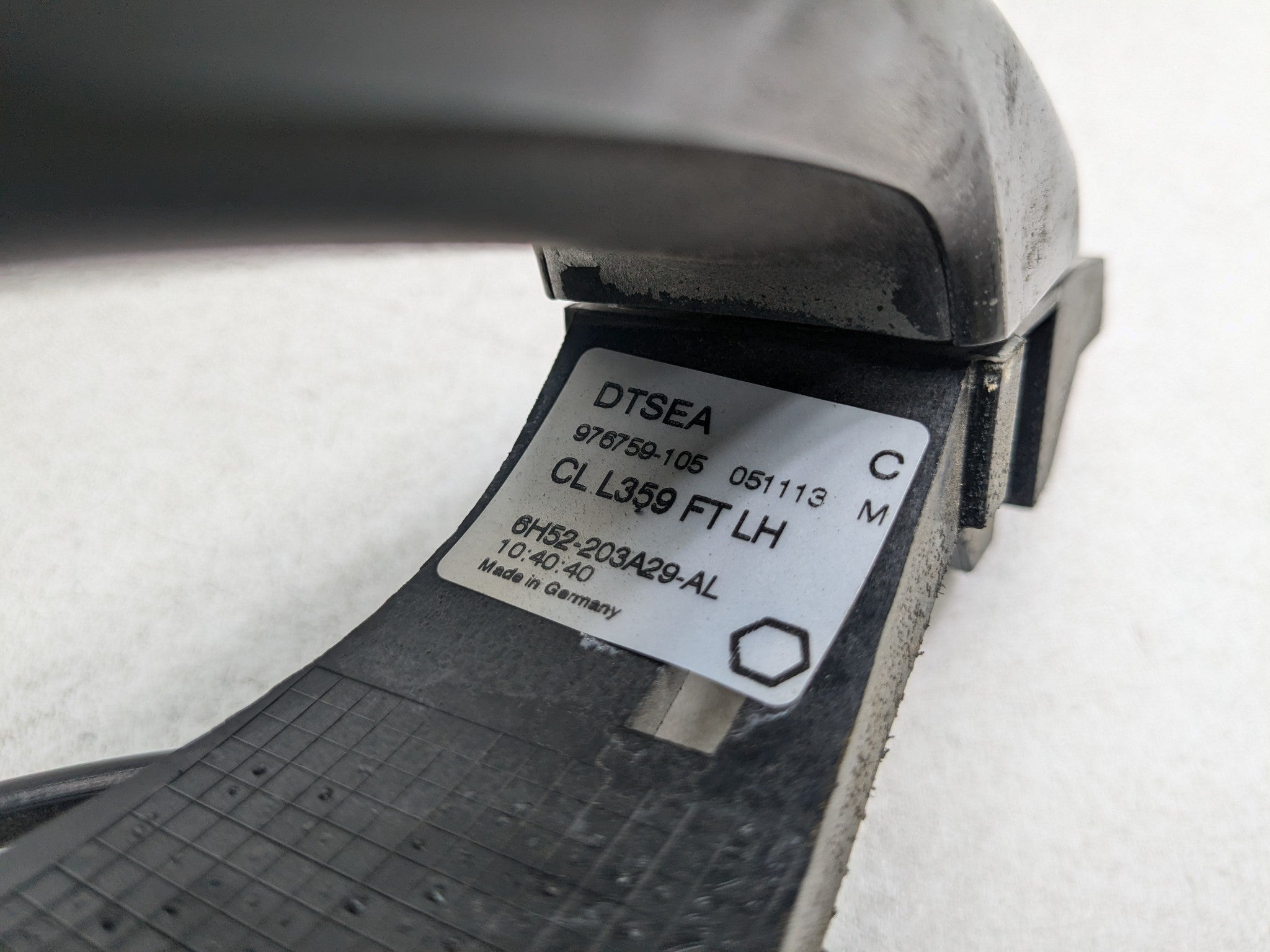 2008 - 2015 LAND ROVER LR2 OEM EXTERIOR DOOR HANDLE FRONT LEFT DRIVER SIDE