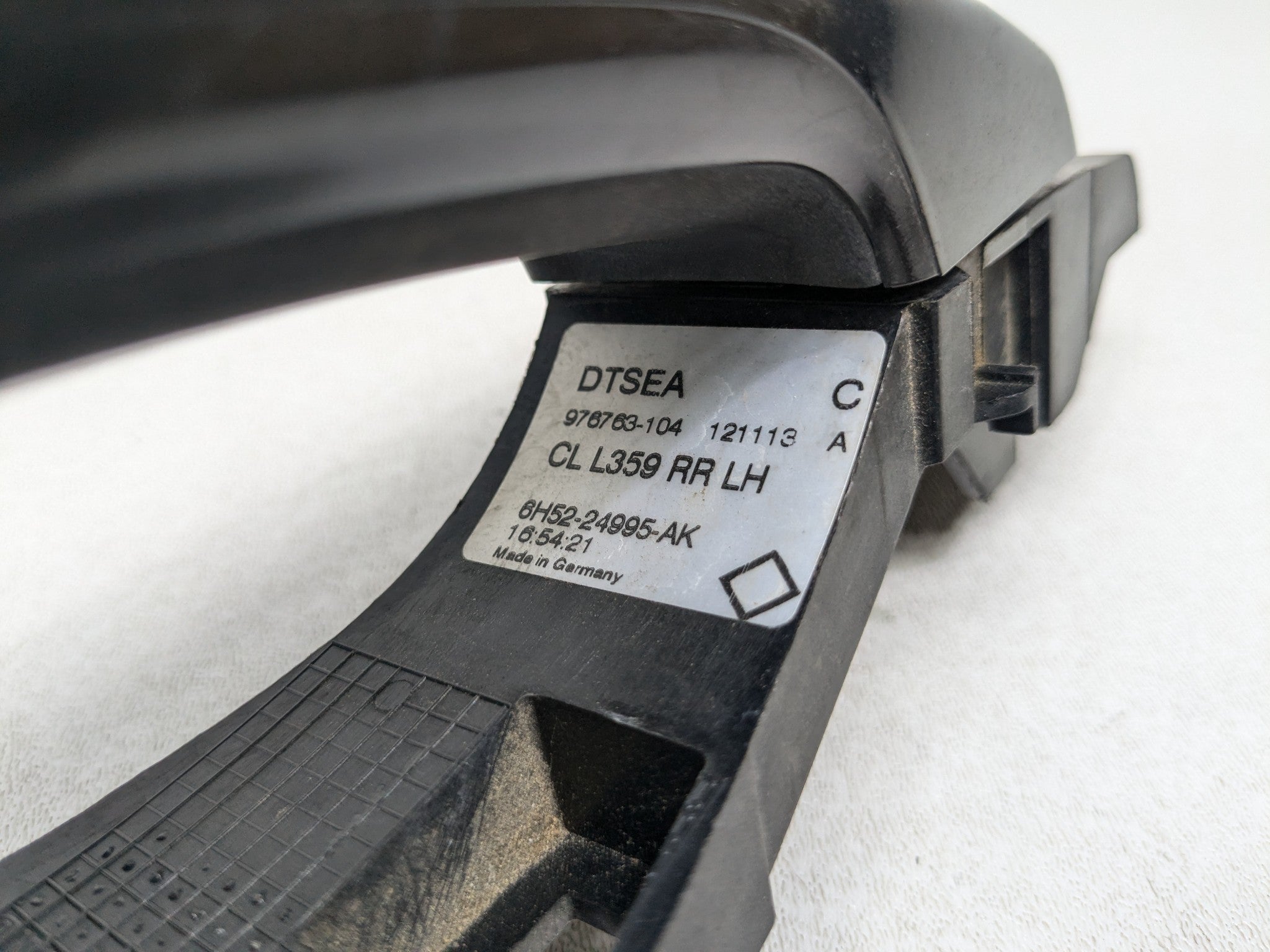 2008 - 2015 LAND ROVER LR2 OEM EXTERIOR DOOR HANDLE REAR LEFT DRIVER SIDE