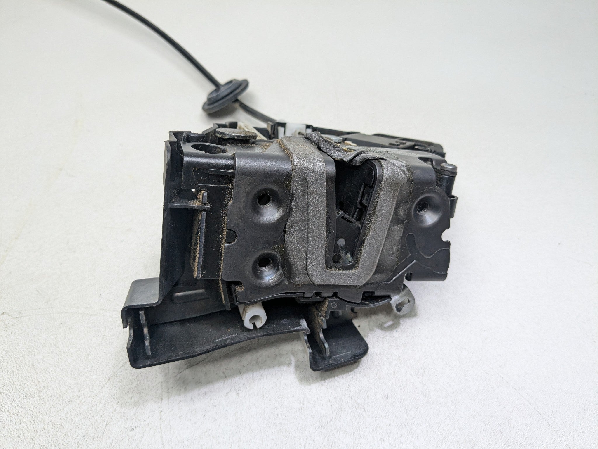 2008 - 2015 LAND ROVER LR2 OEM DOOR LATCH LOCK ACTUATOR FRONT LEFT DRIVER SIDE