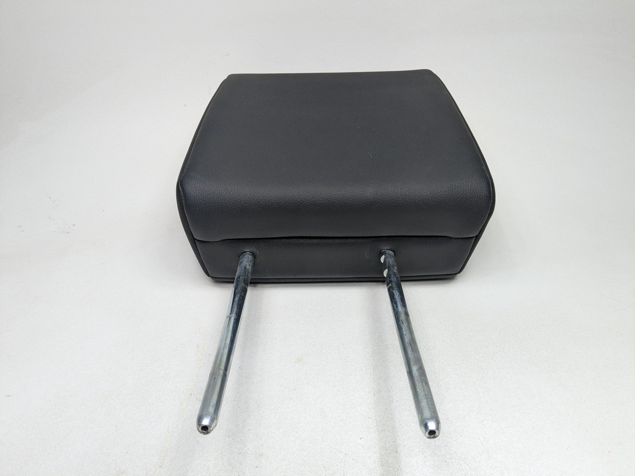 08 - 15 LAND ROVER LR2 OEM SEAT HEADREST LEATHER BLACK REAR RIGHT PASSENGER SIDE