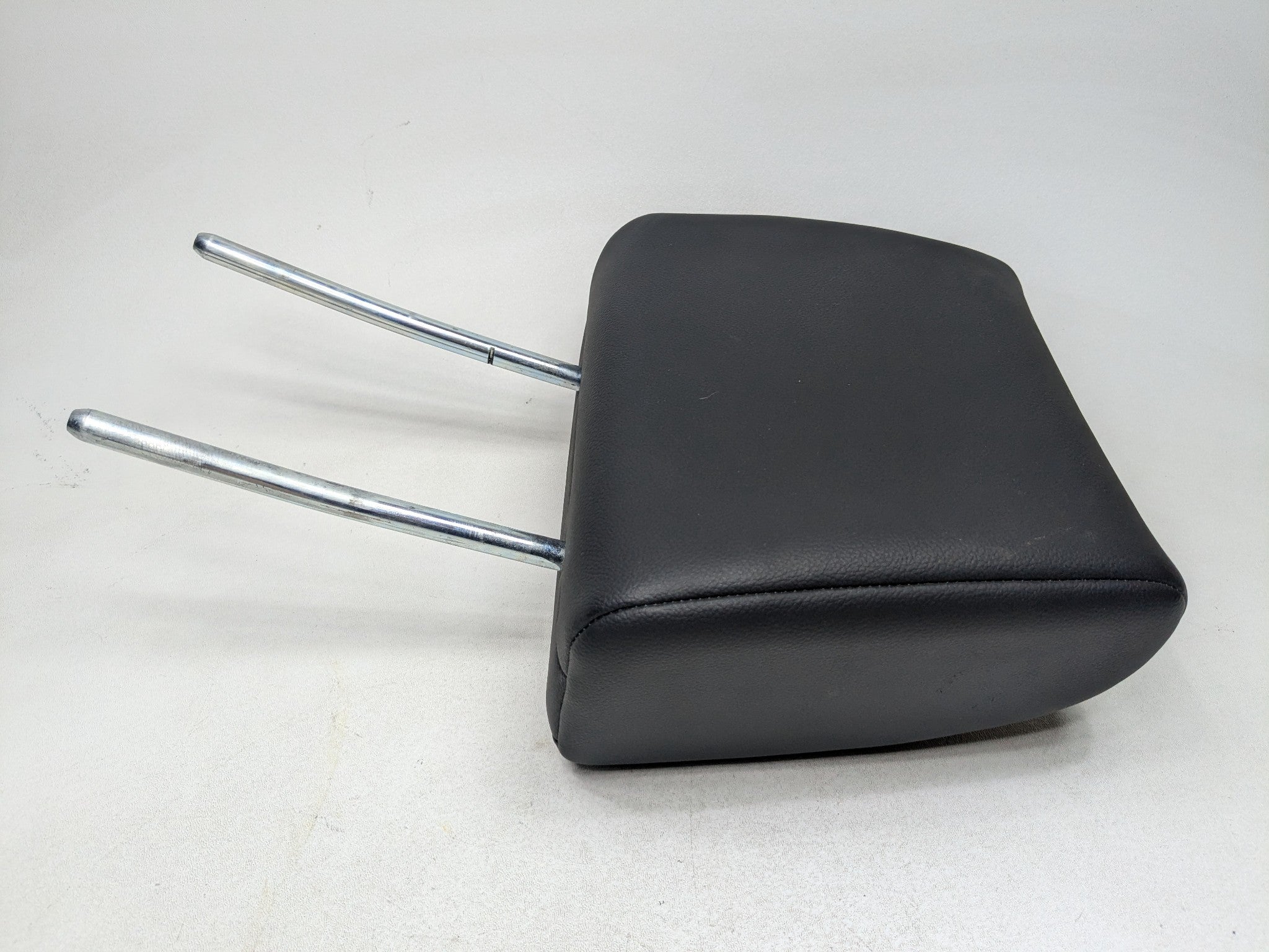 08 - 15 LAND ROVER LR2 OEM SEAT HEADREST LEATHER BLACK REAR RIGHT PASSENGER SIDE