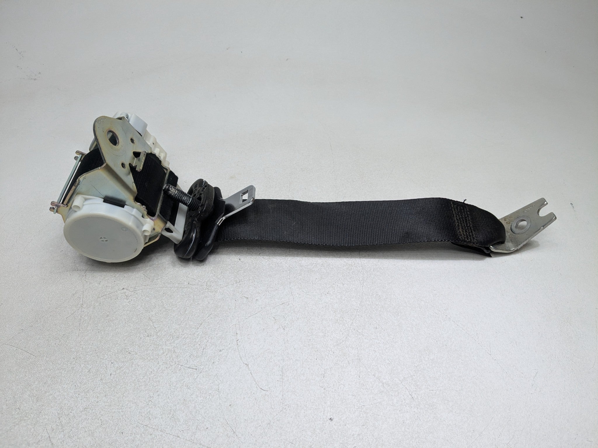2008 - 2015 LAND ROVER LR2 OEM SAFETY SEAT BELT RETRACTOR BLACK REAR RIGHT SIDE