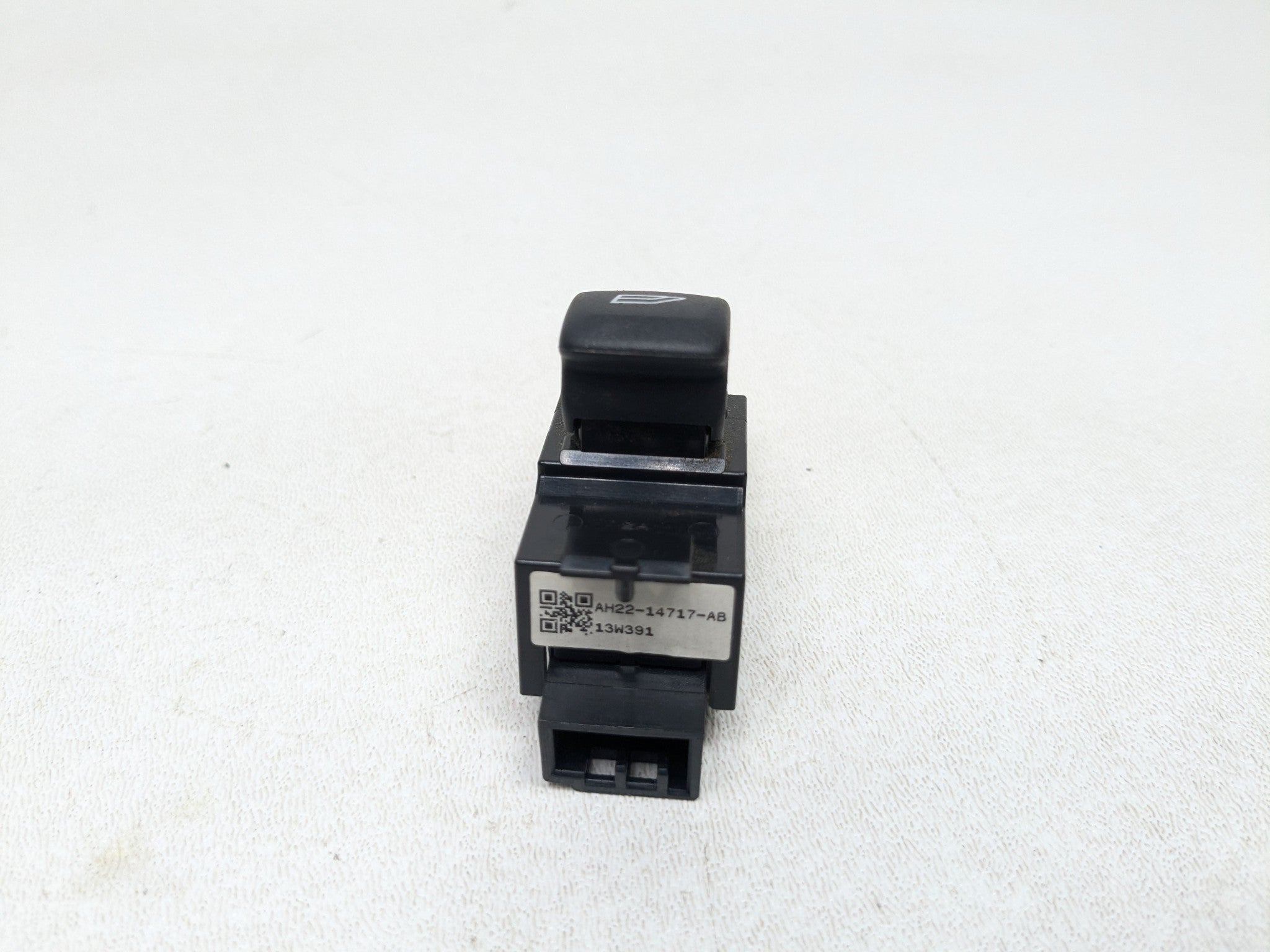 2008 - 2015 LAND ROVER LR2 OEM DOOR WINDOW CONTROL SWITCH REAR LEFT DRIVER SIDE