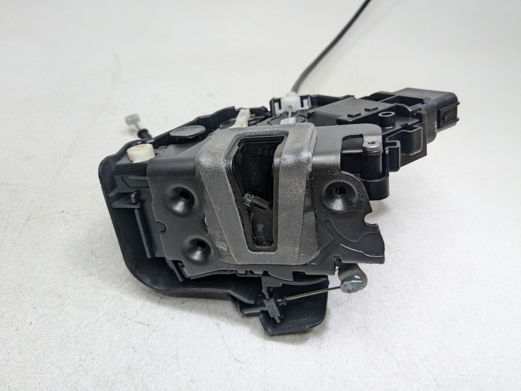 2008 - 2015 LAND ROVER LR2 OEM DOOR LATCH LOCK ACTUATOR REAR LEFT DRIVER SIDE