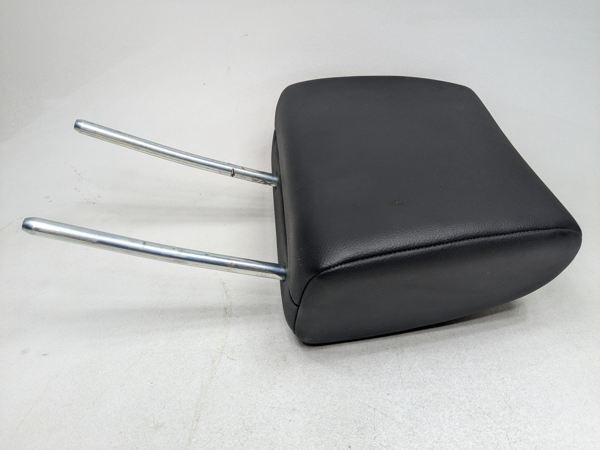 08 - 15 LAND ROVER LR2 OEM SEAT HEADREST LEATHER BLACK REAR LEFT DRIVER SIDE