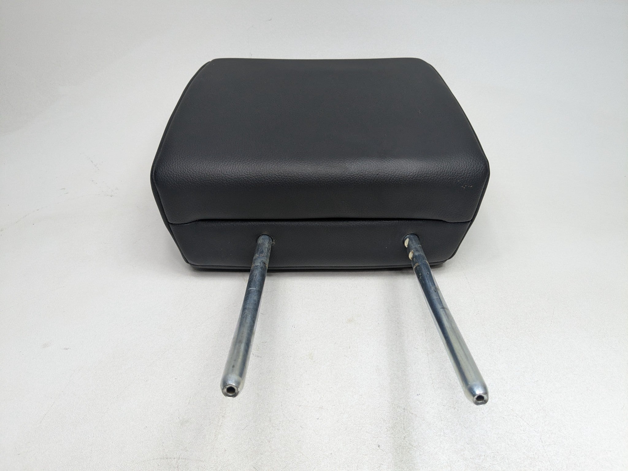 08 - 15 LAND ROVER LR2 OEM SEAT HEADREST LEATHER BLACK REAR LEFT DRIVER SIDE