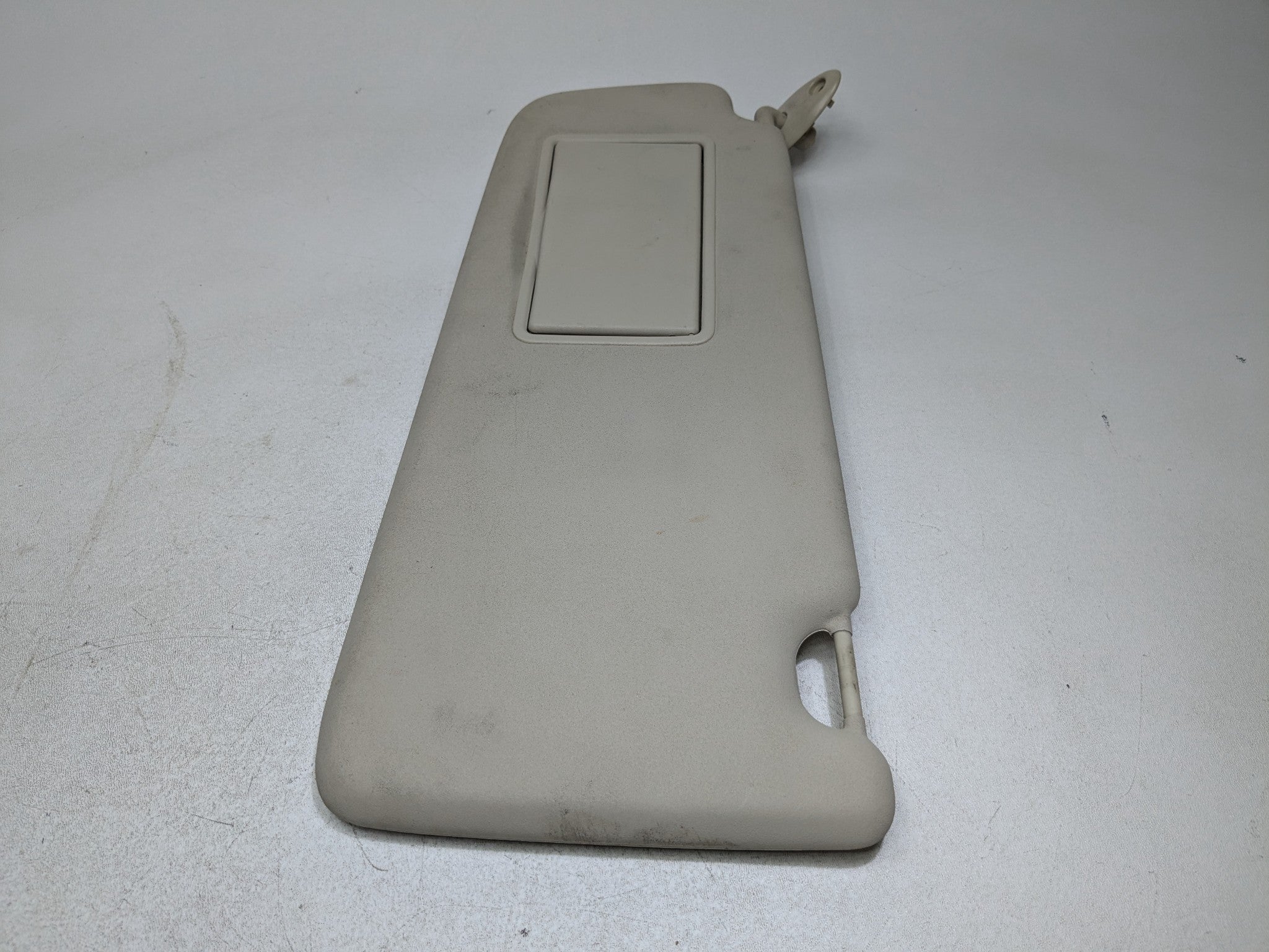 2008 - 2015 LAND ROVER LR2 OEM SUN VISOR INTERIOR UPPER ROOF FRONT LEFT SIDE