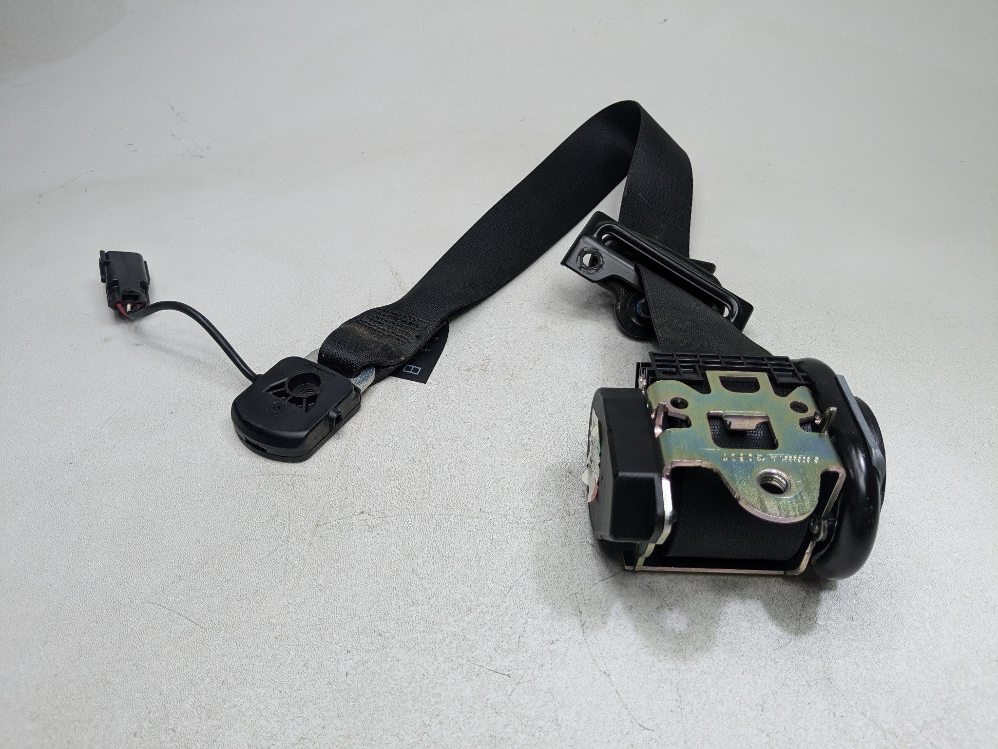 2008 - 2015 LAND ROVER LR2 OEM SAFETY SEAT BELT RETRACTOR BLACK FRONT RIGHT SIDE