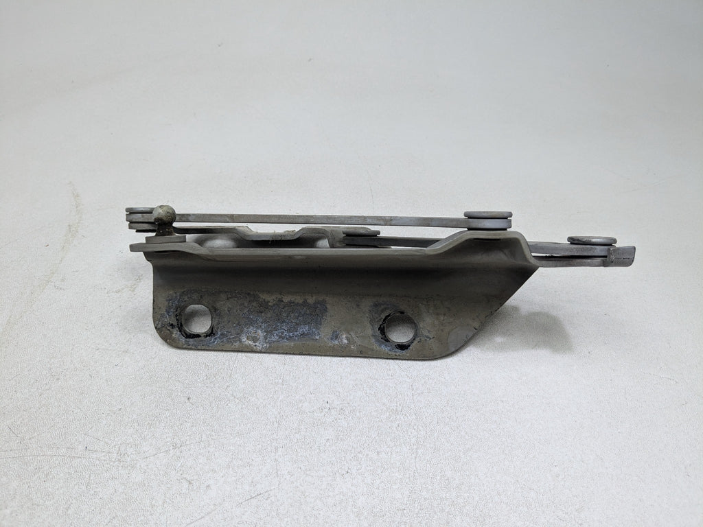 2008 - 2015 LAND ROVER LR2 OEM HOOD HINGE SUPPORT BRACKET FRONT LEFT DRIVER SIDE
