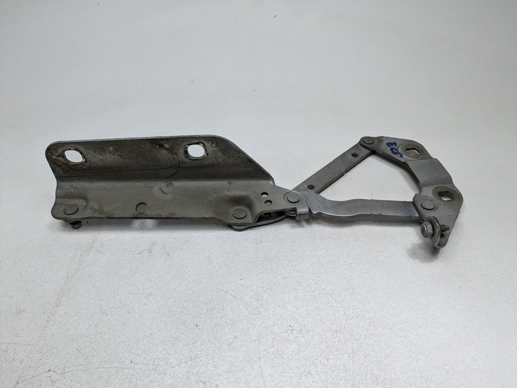 08 - 15 LAND ROVER LR2 OEM HOOD HINGE SUPPORT BRACKET FRONT RIGHT PASSENGER SIDE
