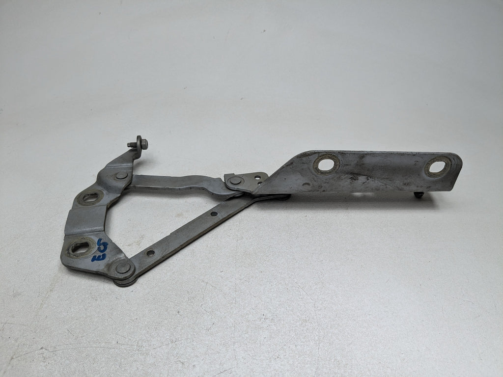 08 - 15 LAND ROVER LR2 OEM HOOD HINGE SUPPORT BRACKET FRONT RIGHT PASSENGER SIDE