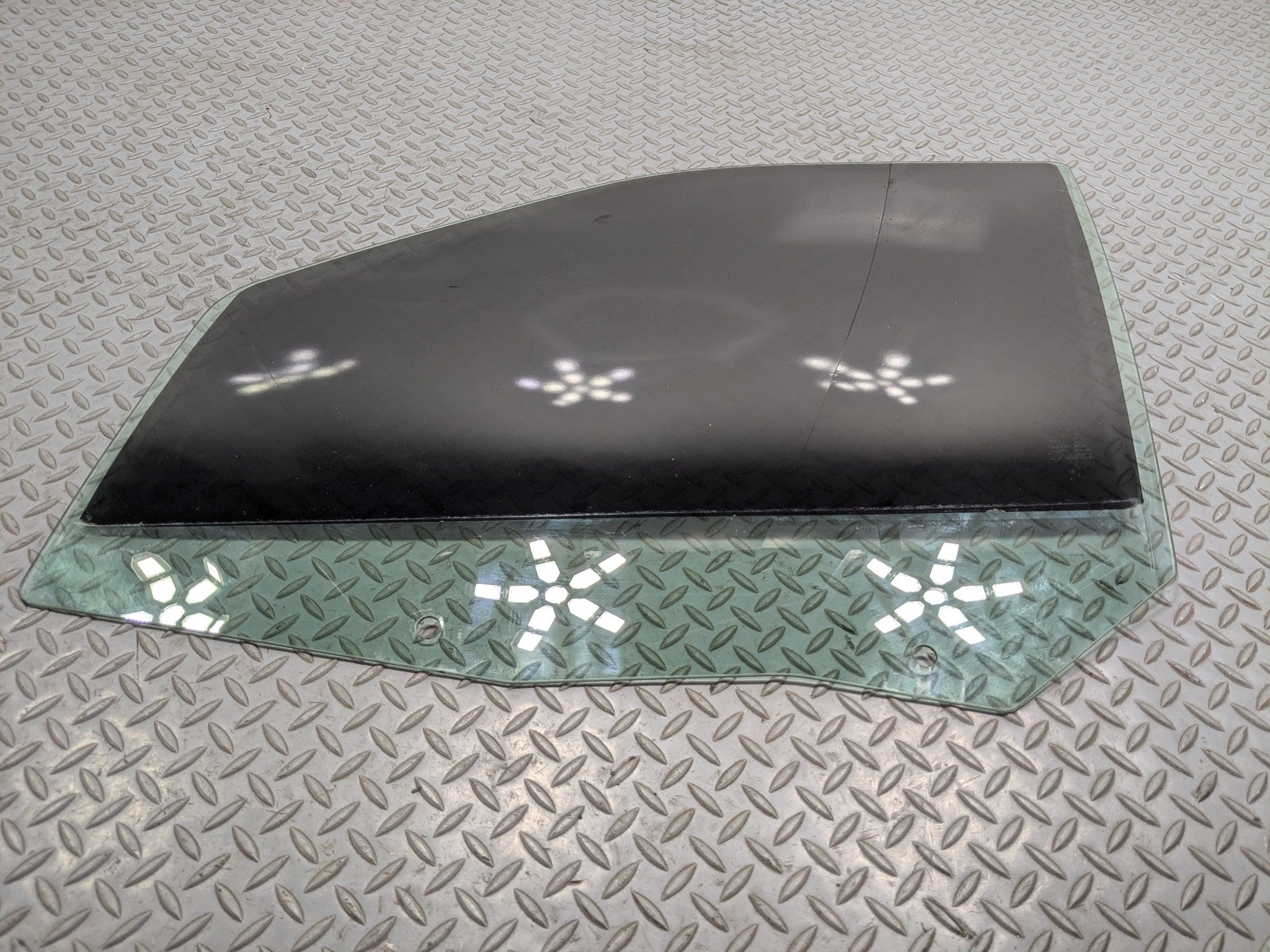 08 - 15 LAND ROVER LR2 OEM DOOR WINDOW GLASS WITH PRIVACY TINT FRONT LEFT SIDE