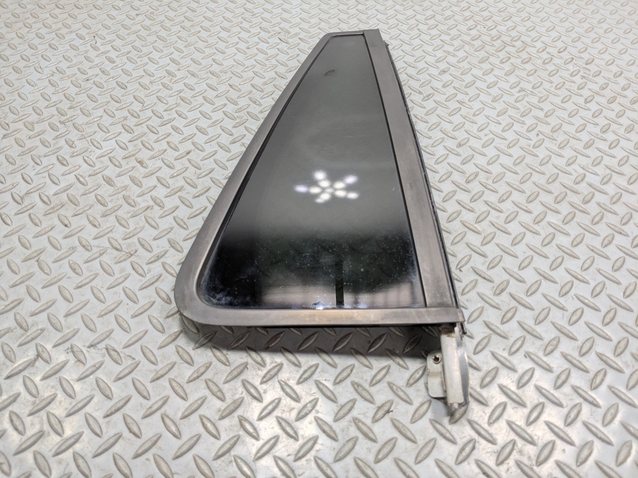 08 - 15 LAND ROVER LR2 OEM DOOR WINDOW VENT GLASS WITH PRIVACY TINT REAR RIGHT